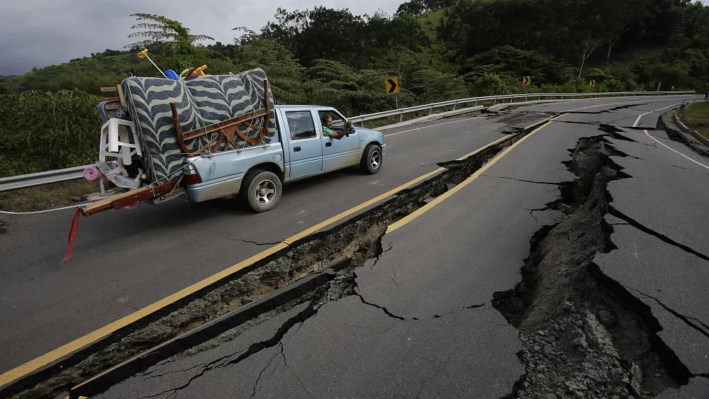 زلزال بقوة 6.9 درجة يضرب سواحل الإكوادور