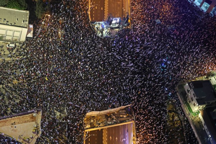 تجدد التظاهرات ضد حكومة نتنياهو للأسبوع الحادي عشر على التوالي