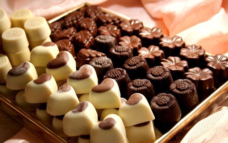 لماذا نحب الشوكولاتة.. كيف تغيّر الحلوى أدمغة البشر؟
