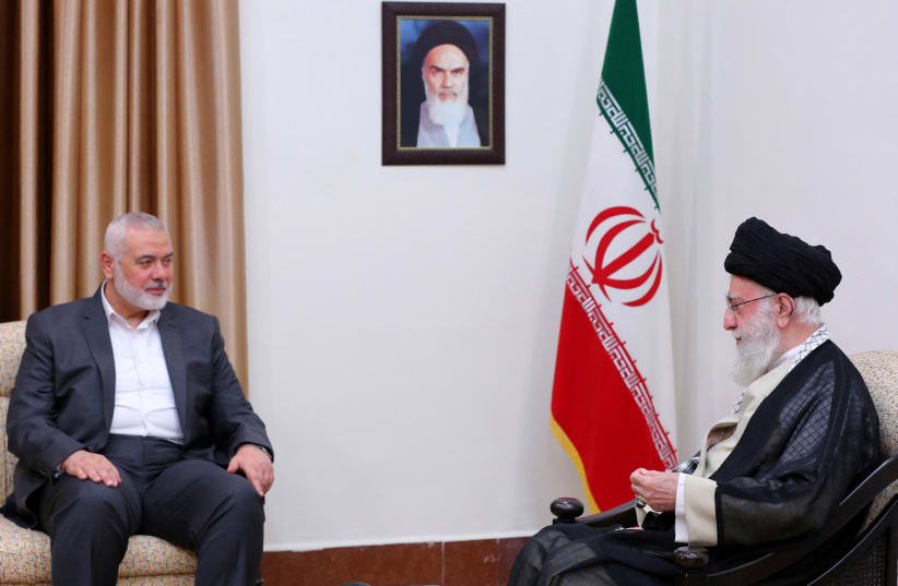 وفد "حماس" برئاسة هنية يصل طهران لتقديم العزاء باستشهاد الرئيس الإيراني