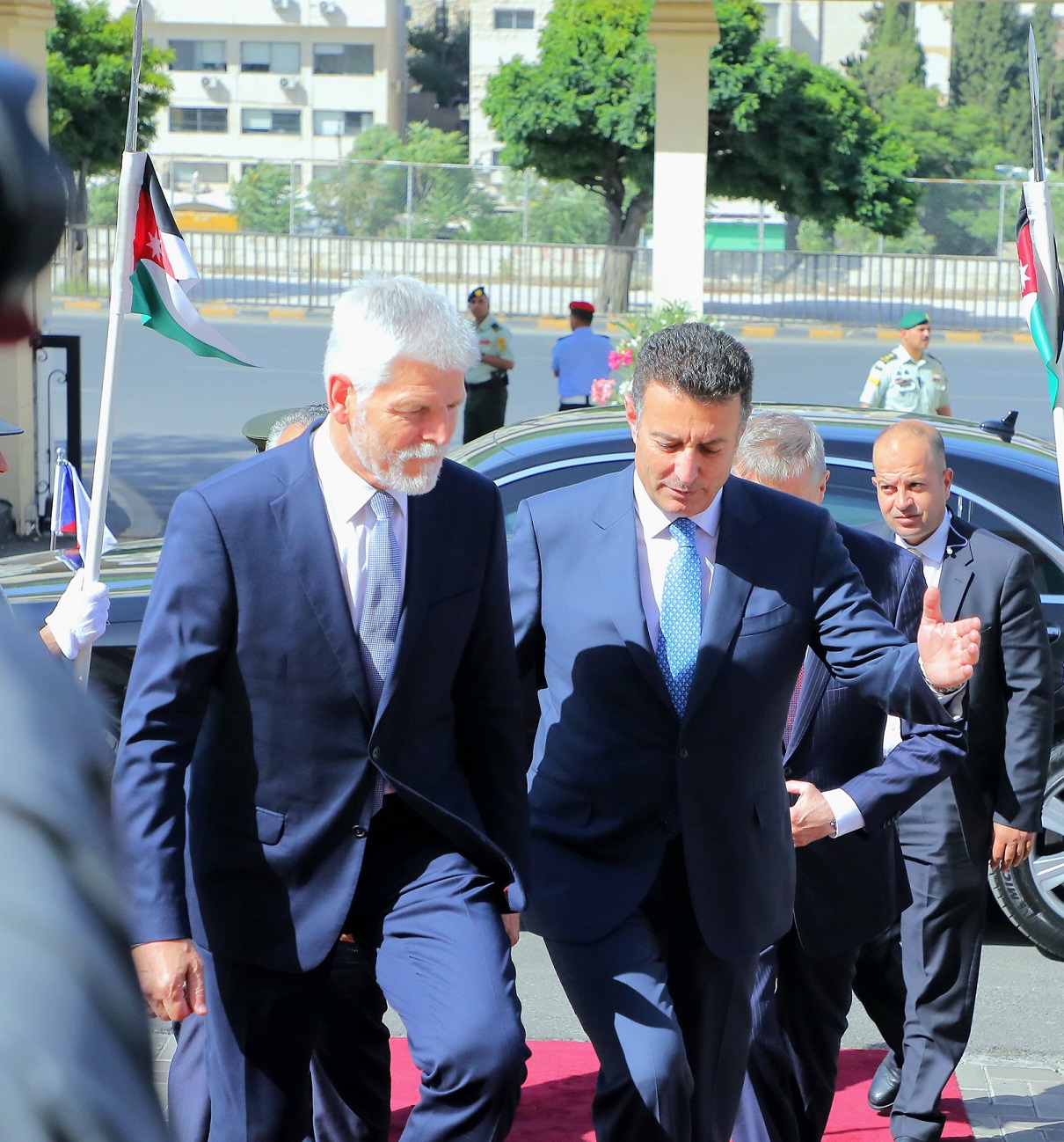 رئيس جمهورية التشيك يلتقي الصفدي في مجلس النواب