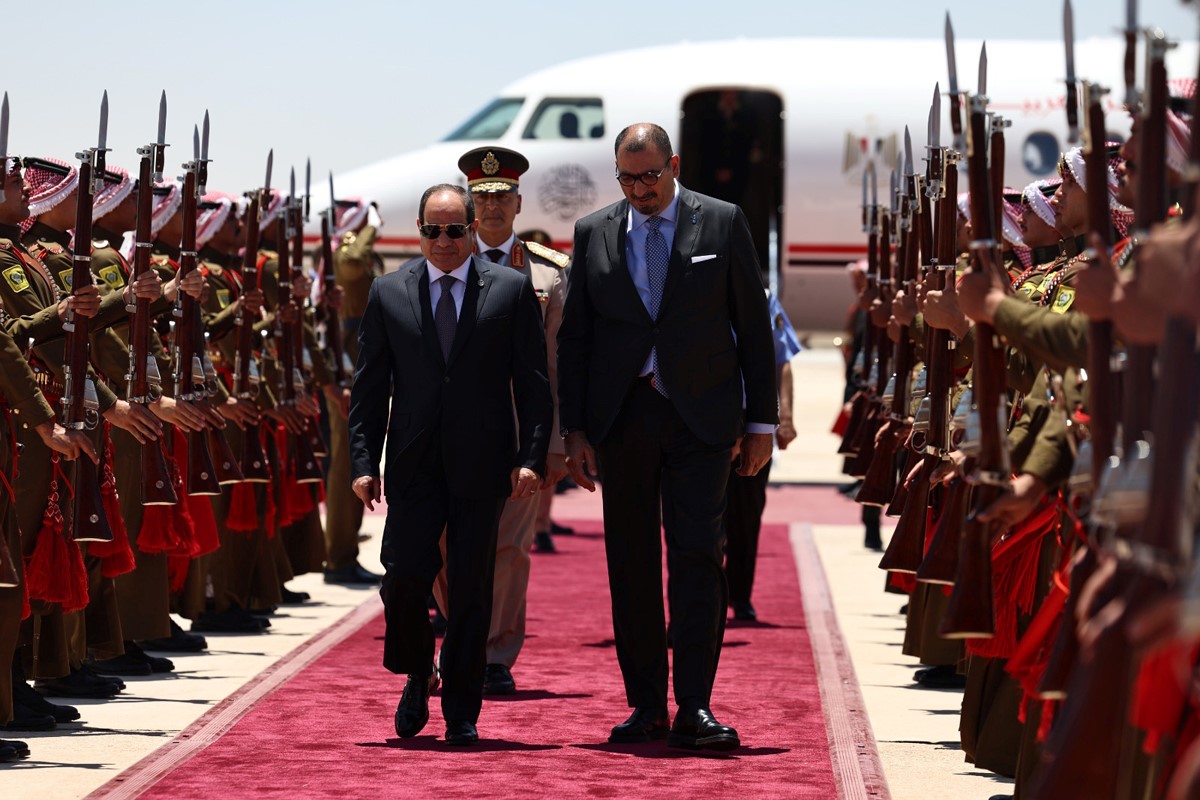 الرئيس السيسي يصل إلى عمان
