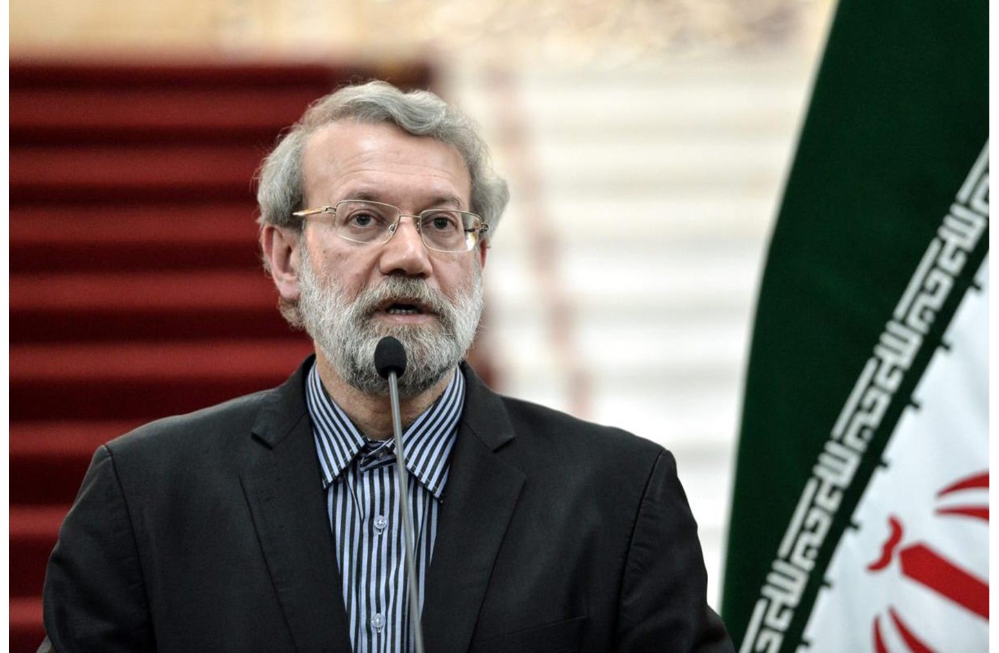 لاريجاني: مجلس صيانة الدستور الإيراني غير شفاف.. الإصلاحيون يلتفون حول بزشكيان