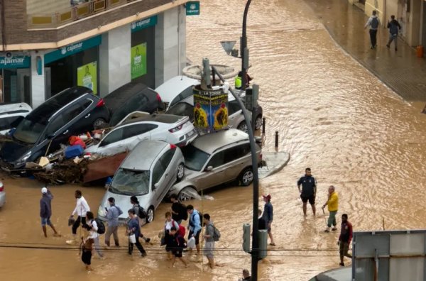 ارتفاع عدد ضحايا الفيضانات في إسبانيا إلى 205 أشخاص