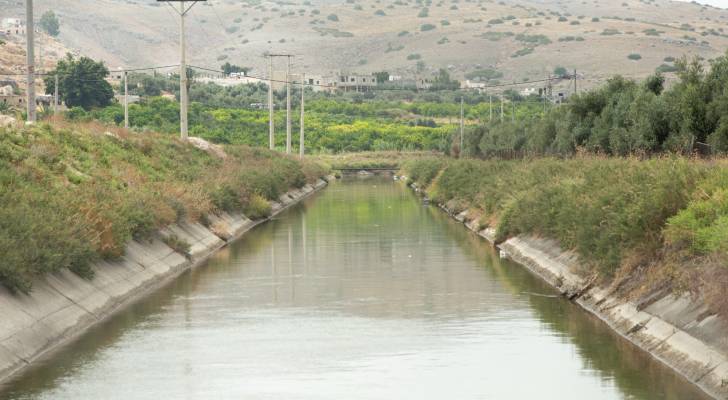 إزالة اعتداءات على قناة الملك عبدالله بالكرامة