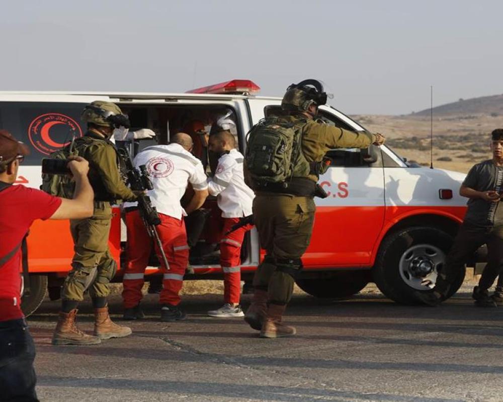 الاحتلال يصيب شابا بالرصاص في المزرعة الشرقية ويعتقل فتيين في المغير