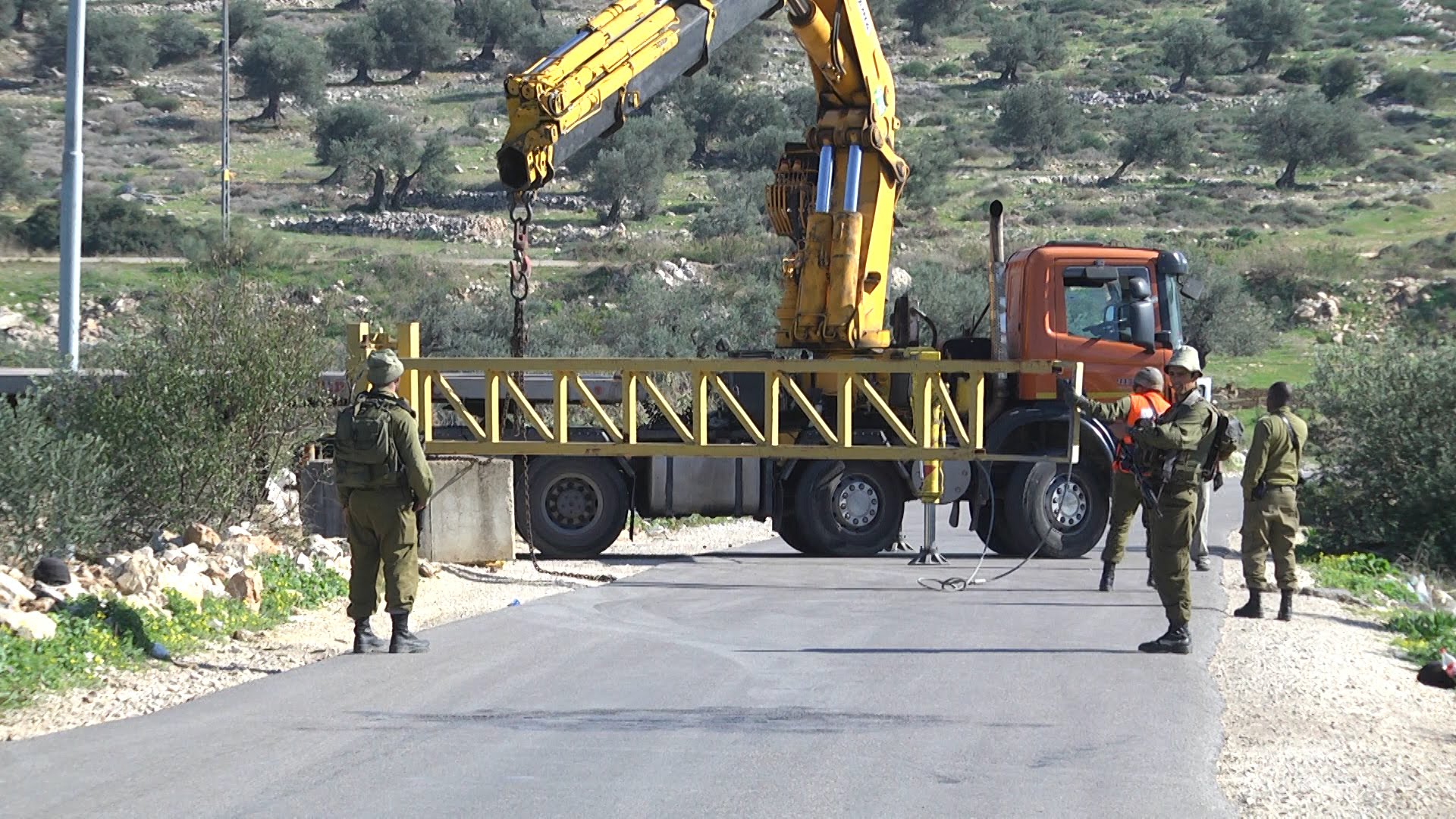 الاحتلال يغلق مدخل بلدة العيسوية شمال شرق القدس