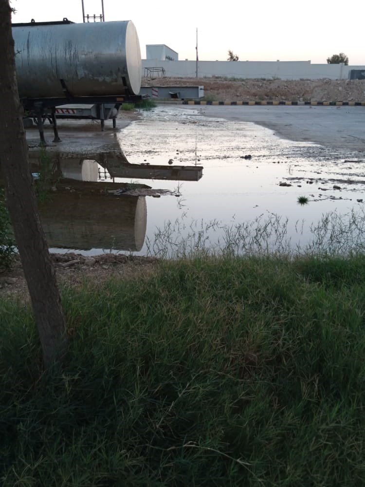 امام وزارة المياه.. خط مياه ينزف في باطن الأرض بالزرقاء منذ شهرين