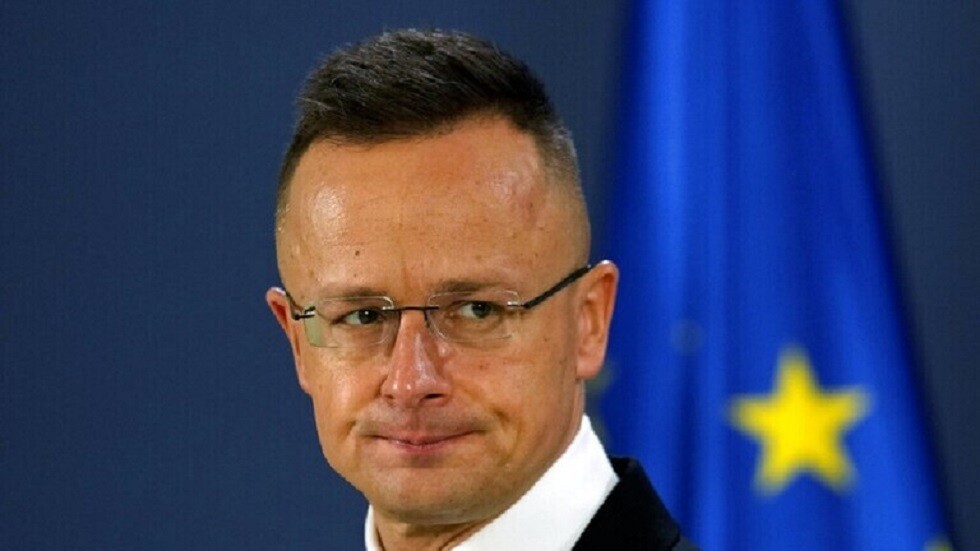 هنغاريا: الولايات المتحدة وأوروبا تتنافسان على توريد الأسلحة لكييف