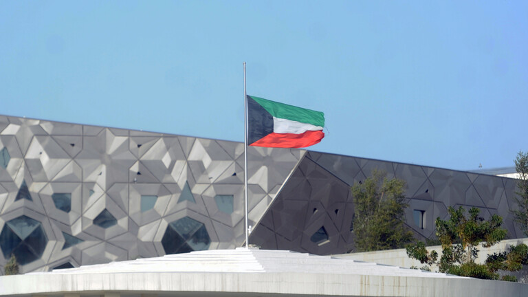 الكويت وإيران تبحثان تطوير العلاقات بين البلدين