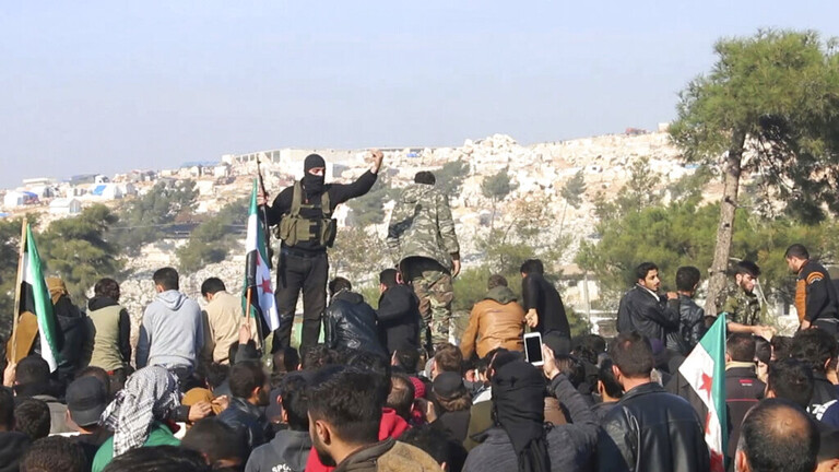  وسائل إعلام: "هيئة تحرير الشام" تسيطر على مدينة شمال سوريا