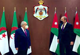 وزير الخارجية يبحث مع نظيره الجزائري جهود حل الأزمة السورية