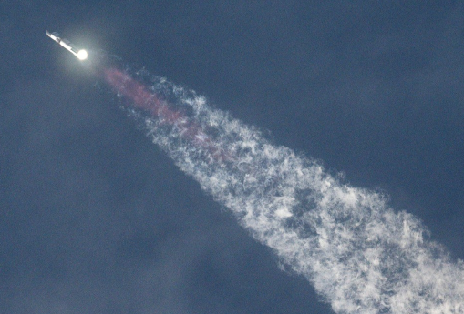 بعد ساعات من الانطلاق .. فقدان صاروخ شركة "سبيس إكس" العملاق