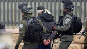 الاحتلال يعتقل شابين من العيسوية شمال القدس المحتلة