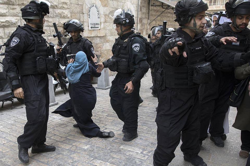 الاحتلال يعتقل سيدة في القدس