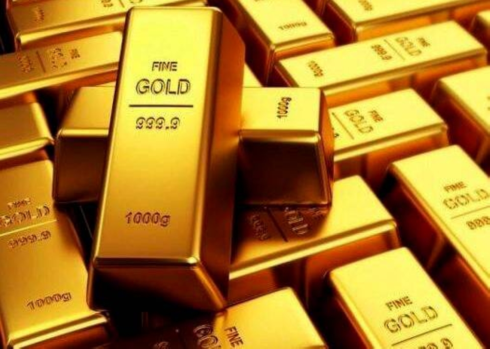 أسعار الذهب تتراجع لكنها تتجه لمكاسب أسبوعية