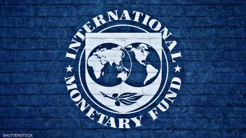 صندوق النقد يلمح إلى رفع توقعات نمو الاقتصاد العالمي