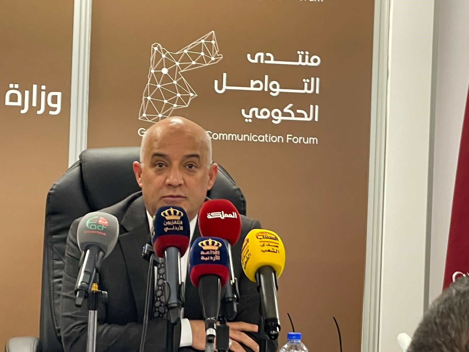 وزير الاتصال الحكومي: الأردن ينفذ 83 إنزالا جويا لمساعدات إنسانية على غزة