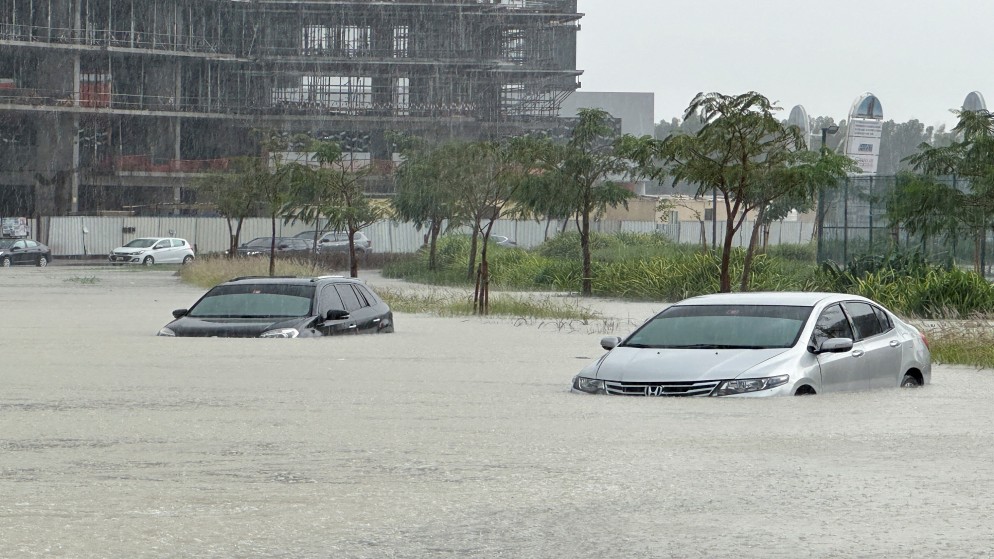 الإمارات تشهد هطول "أكبر كميات أمطار في تاريخها الحديث"