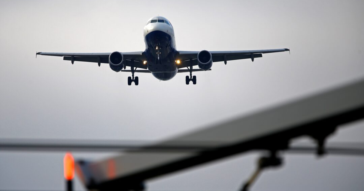 شركات الطيران تغير مسار رحلاتها بعد هجوم (إسرائيل) على إيران