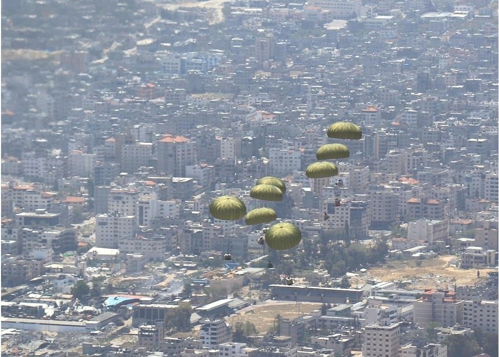 القوات المسلحة الأردنية تنفذ 8 إنزالات جوية لمساعدات على شمالي القطاع