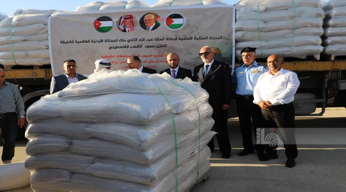الحكومة الفلسطينية تتسلم القافلة الأولى من المساعدات الزراعية الأردنية