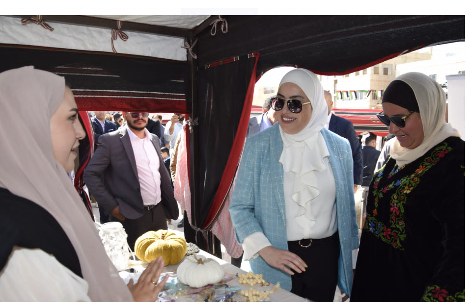 وزيرة التنمية ترعى افتتاح سوق الكرك الاسبوعي التراثي الحرفي - سوق جارة القلعة