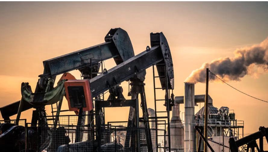 النفط يتأرجح بين توقعات أوبك+ ومخاوف بشأن بالاقتصاد الأميركي