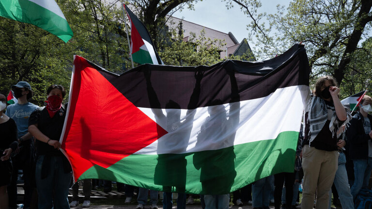 جامعات أمريكية تبدأ بالخضوع لبعض مطالب المحتجين الداعمين لفلسطين