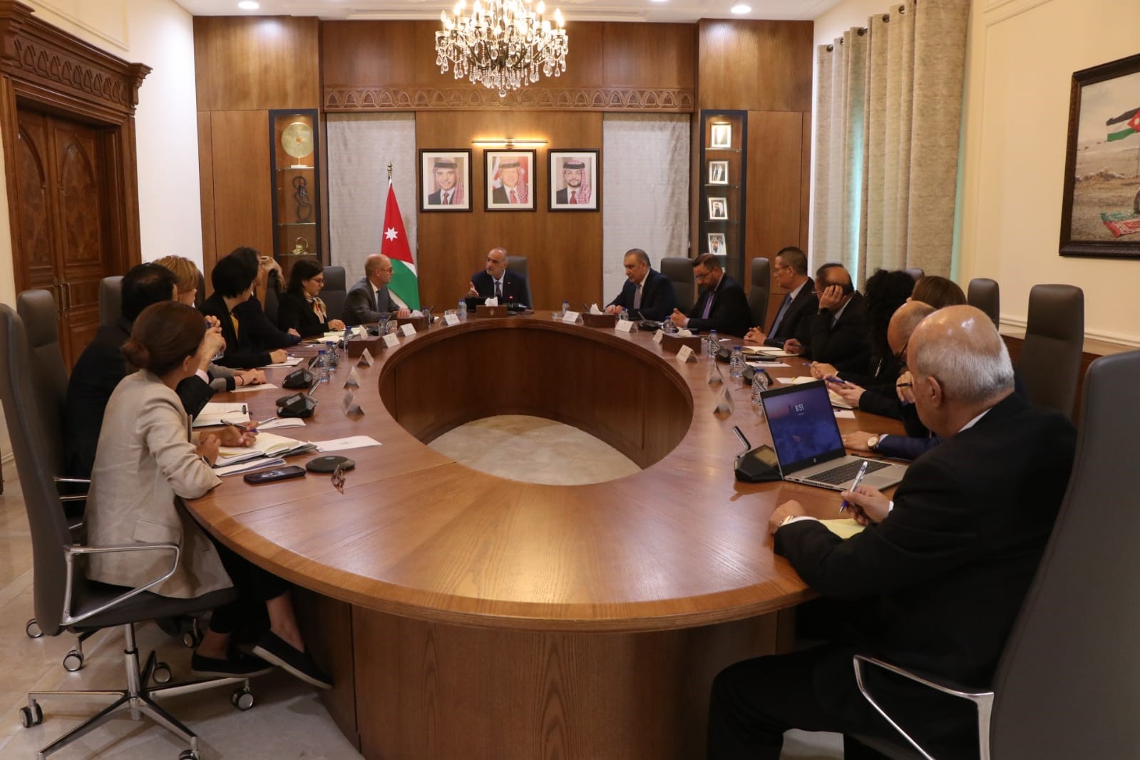 رئيس الوزراء يلتقي رئيس بعثة صندوق النقد الدولي للأردن