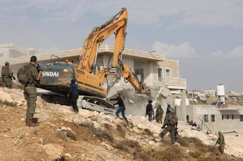 الاحتلال يهدم منزلين في بلدة عزون