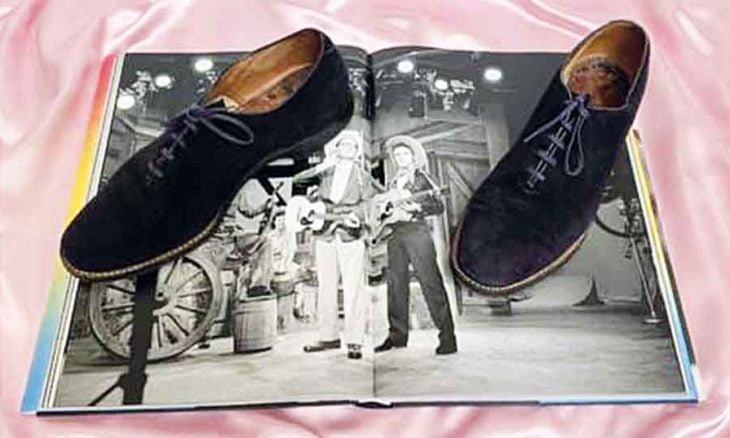 بيع حذاء أسطورة الروك إلفيس بريسلي بمبلغ "لا يصدق"