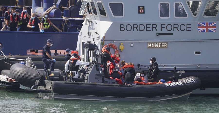 وسائل إعلام فرنسية: وفاة 4 مهاجرين أثناء محاولتهم عبور "المانش"