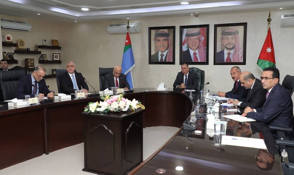 وزير الداخلية يترأس اجتماعا لبحث الاستعدادات للانتخابات النيابية