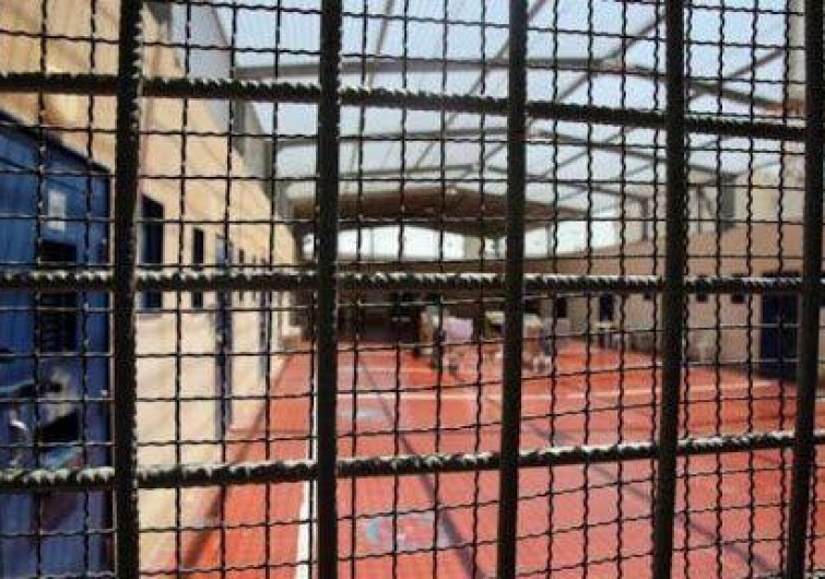 "الأسرى": إدارة سجن "مجدو" تنتهك خصوصية الأسرى القُصر وتعرض حياتهم للخطر