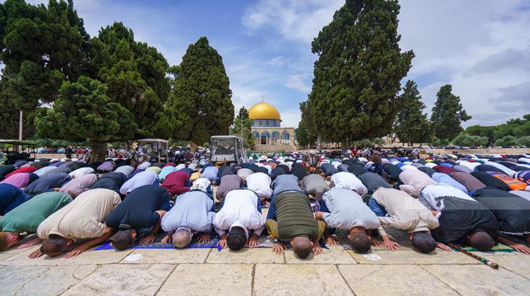 رغم تشديد الإجراءات الصهيونية.. 40 ألفا يؤدون صلاة الجمعة في المسجد الأقصى المبارك