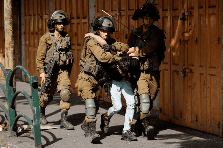 أريحا: الاحتلال يعتقل ثلاثة مواطنين بينهم طفل