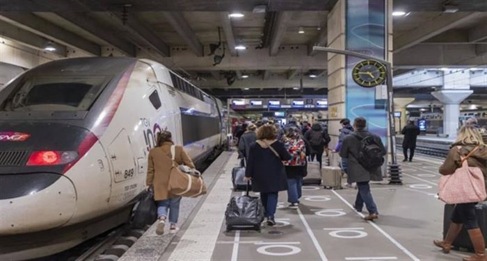 شبكة القطارات السريعة الفرنسية تعلن تعرضها "لهجوم ضخم"
