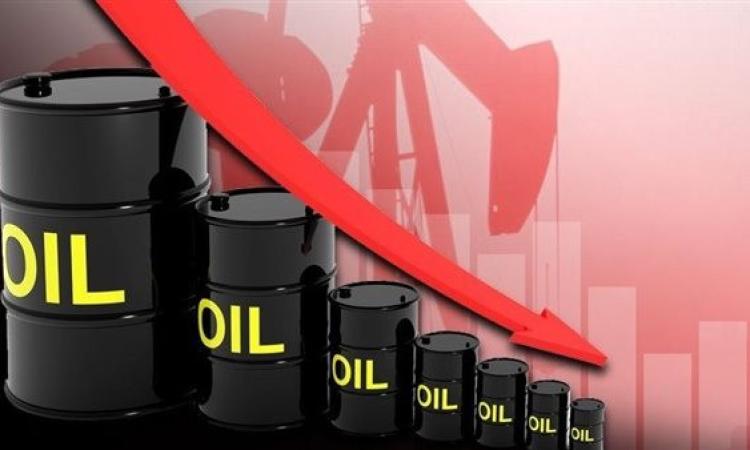 النفط يهبط بأكثر من 4% مع انحسار المخاطر الجيوسياسية