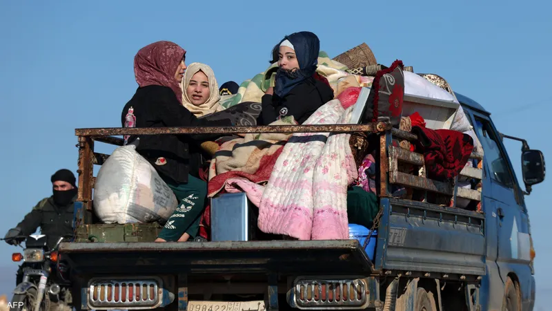 حركة نزوح كبيرة في ريف حلب الغربي مع استمرار المعارك