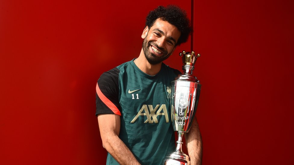 محمد صلاح يحصد جائزة لاعب العام للمرة الثالثة.. وروسو أفضل لاعبة