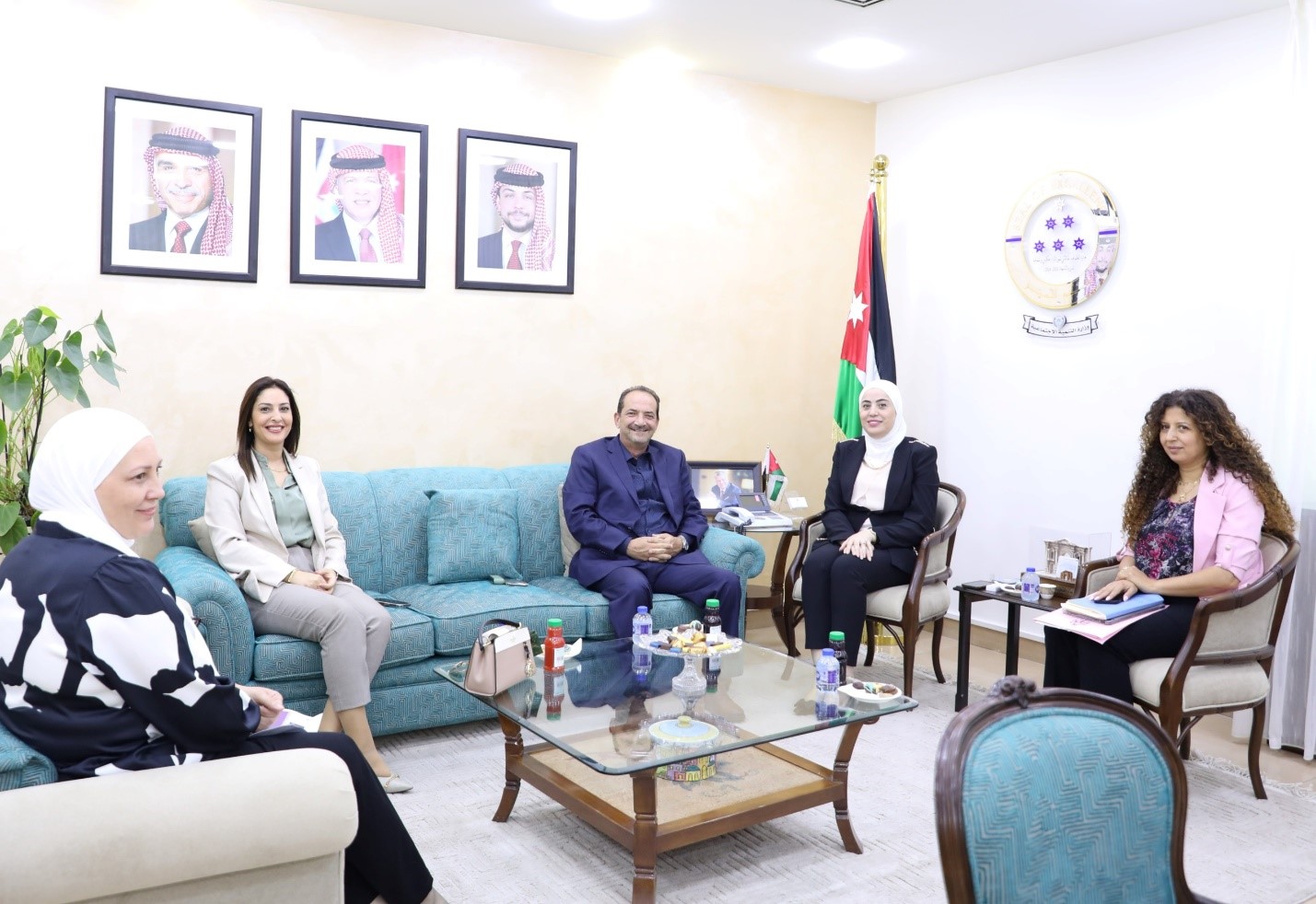 وزيرة التنمية الإجتماعية تلتقي مدير صندوق الملك عبدالله الثاني للتنمية