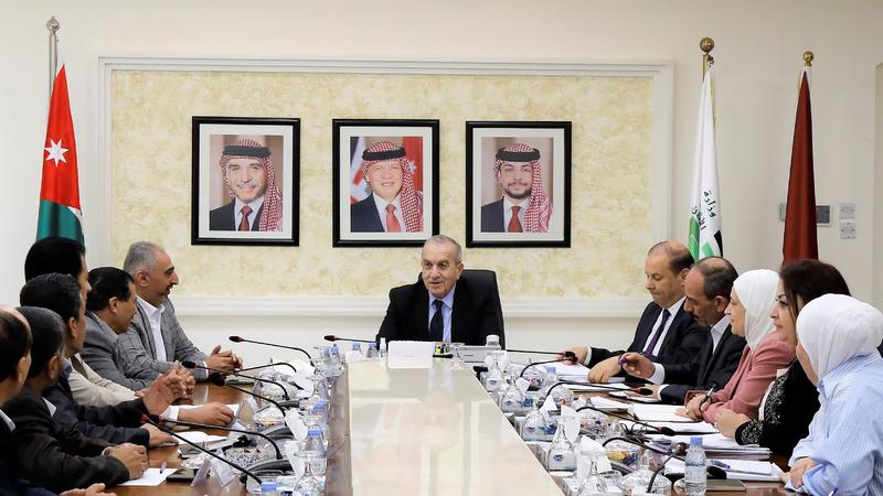 وزير الأشغال يشدد على إنهاء مشاريع المحافظات قبل نهاية السنة المالية