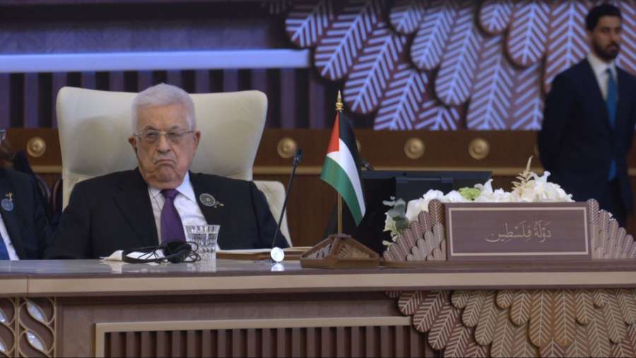 الرئيس الفلسطيني يدعو "حماس" إلى التخلي عن سيطرتها وتسليم السلاح