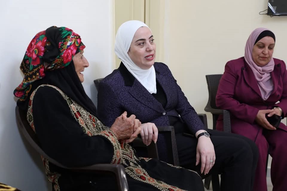 وزيرة التنمية الإجتماعية تسلّم مسكناً للحاجة وضحى الشهاب