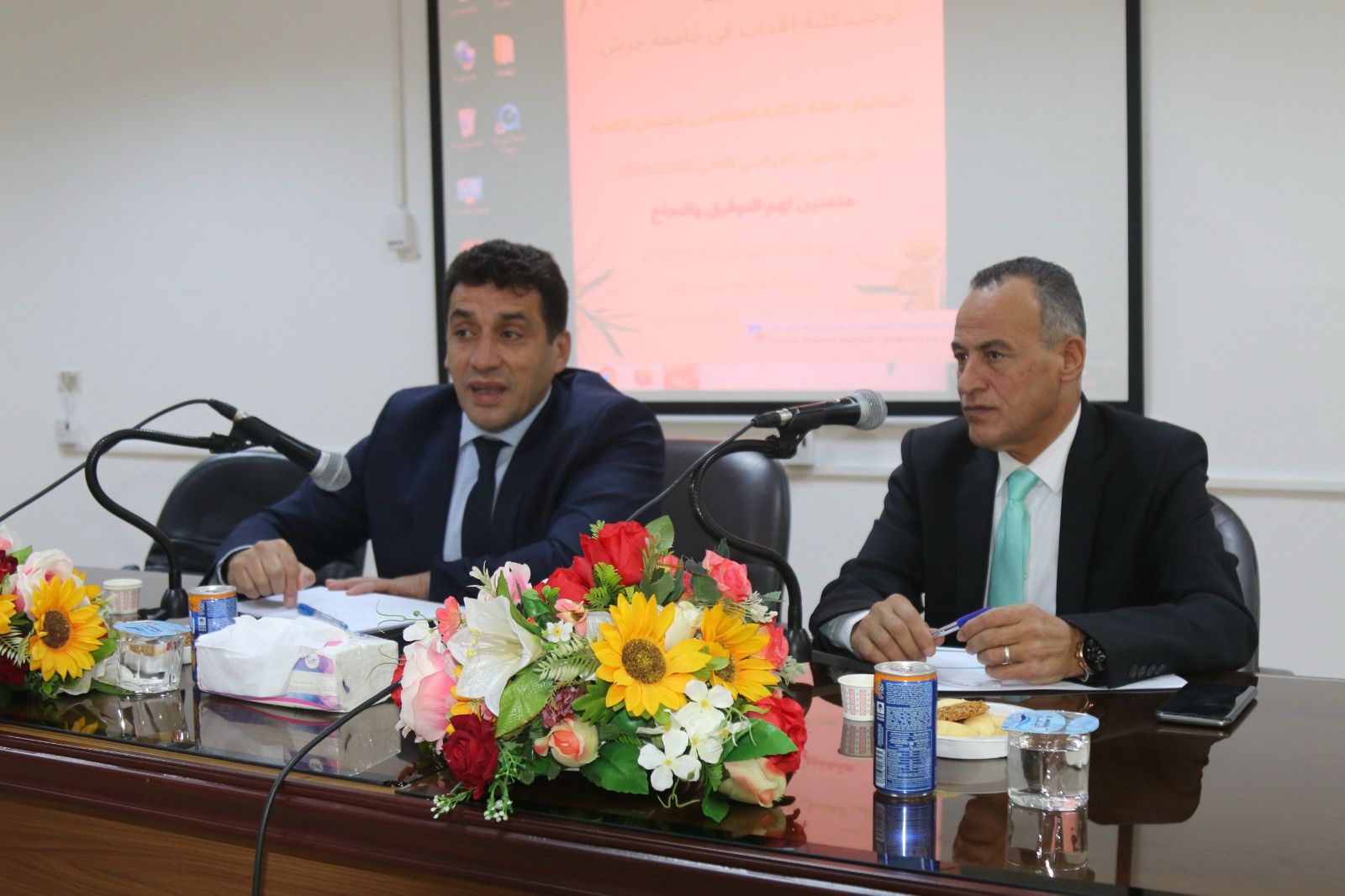 الحوامدة يلتقي عميد وأعضاء هيئة التدريس في كلية الآداب في جامعة جرش