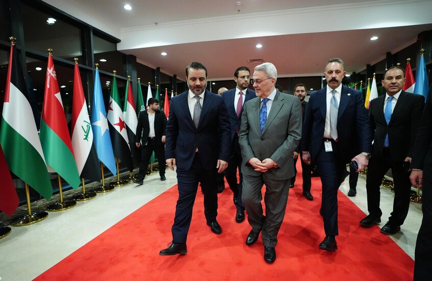  وزير الخارجية السوري يصل إلى بغداد لحضور القمة العربية نيابة عن الشرع