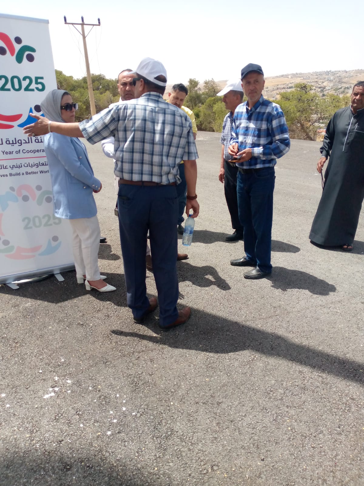 متقاعدون عسكريون يطلقون حملة لتنظيف ساحة العلم في الكرك