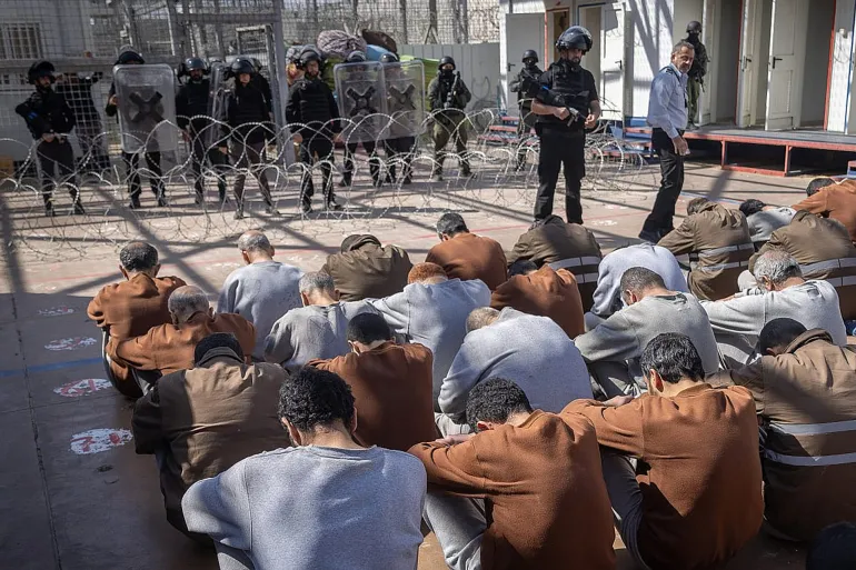 تحذير من محاولات اغتيال متكررة تطال قيادات الأسرى الفلسطينيين في سجون الاحتلال