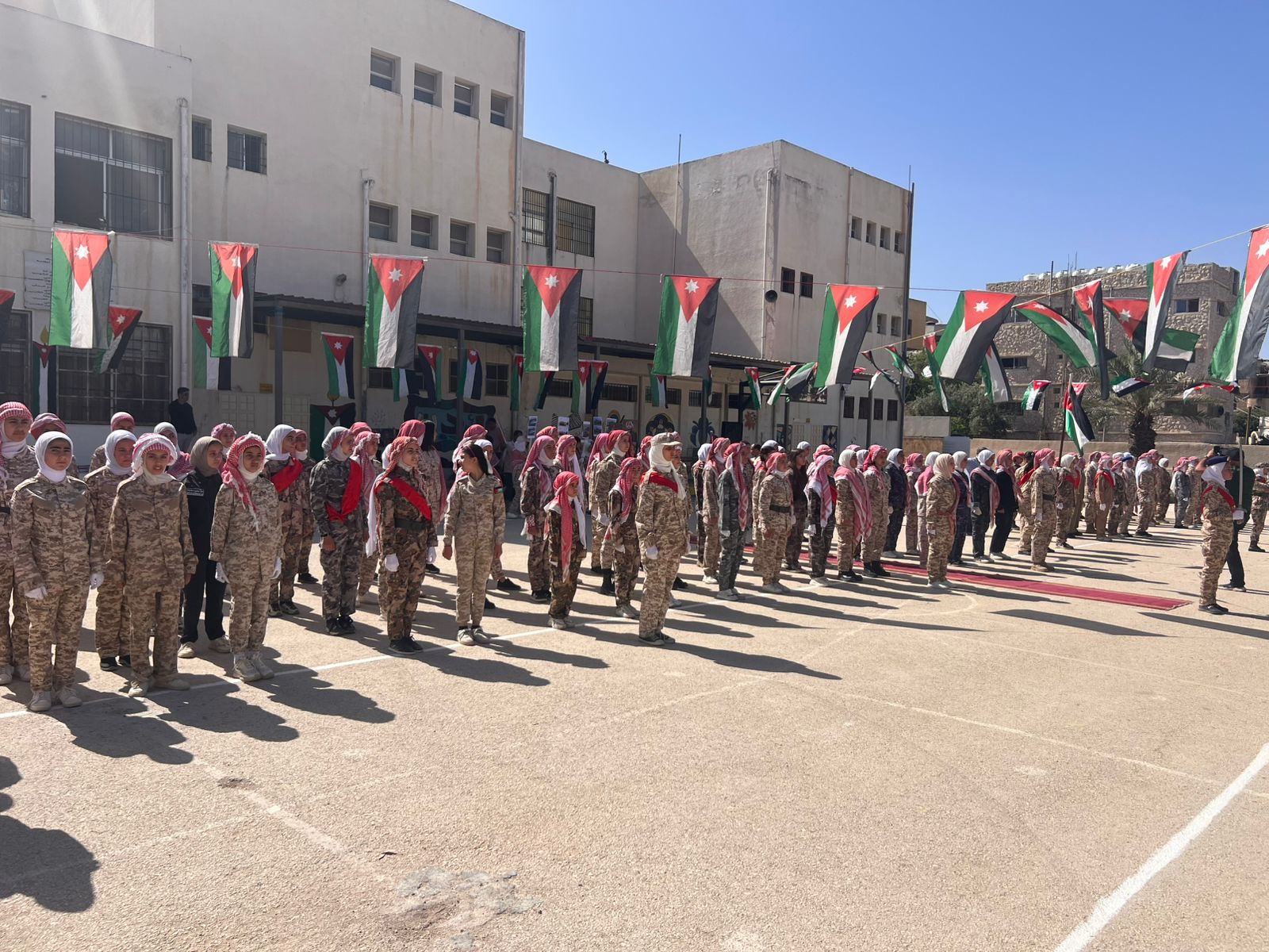 تربية جرش تحتفل بتخريج 290 طالباً وطالبة من مشروع التدريب العسكري